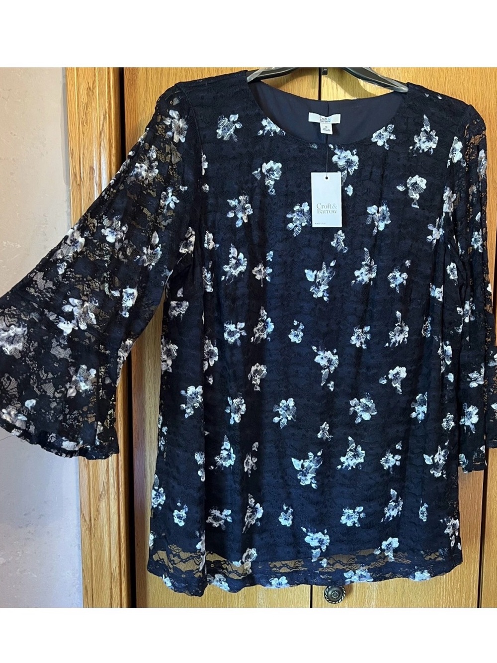 Womens plus 1X Navy lace top shirt blouse NWT $40 Croft & Barrow Bell Sleeves